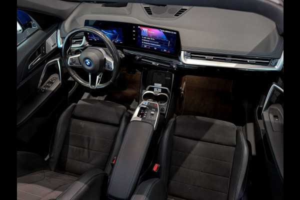 BMW iX1 xDrive30 Launch Edition 67 kWh |HUD|Panorama|Harman/Kardon|BTW incl