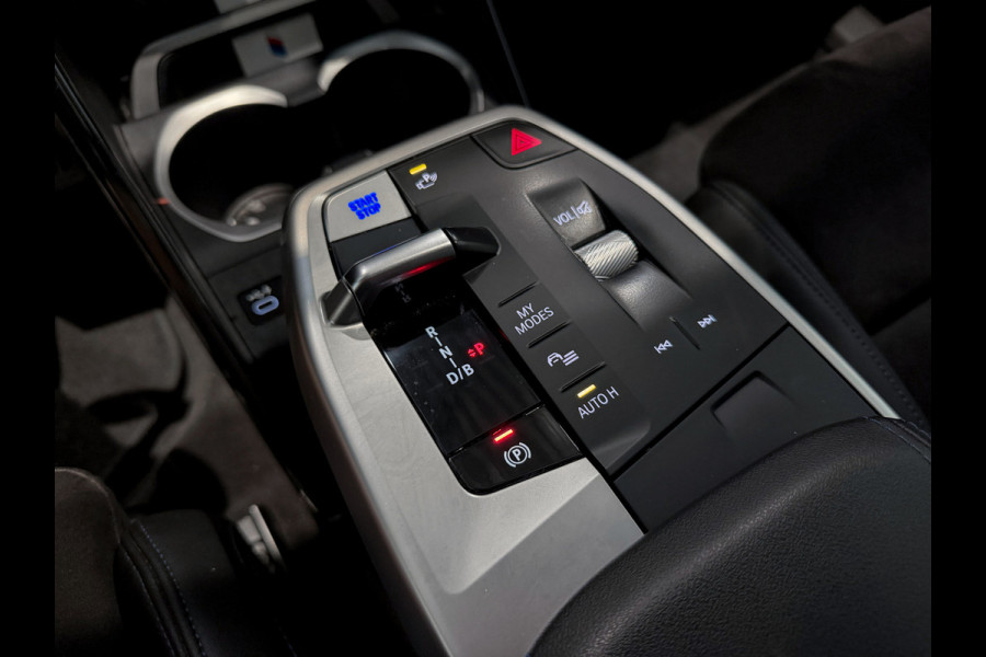 BMW iX1 xDrive30 Launch Edition 67 kWh |HUD|Panorama|Harman/Kardon|BTW incl