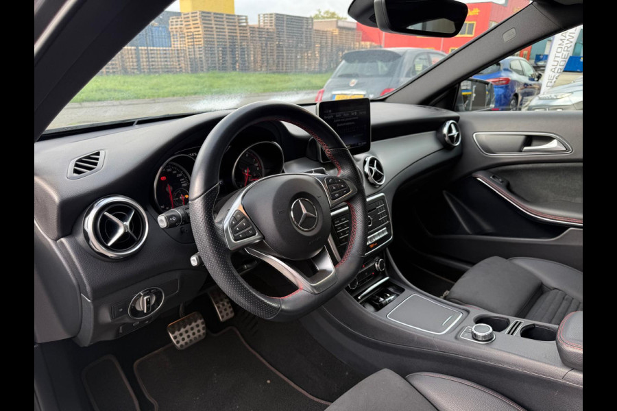 Mercedes-Benz GLA 250 Premium Plus AUTOMAAT | PANODAK | TREKHAAK | LED | DAB | CARPLAY |