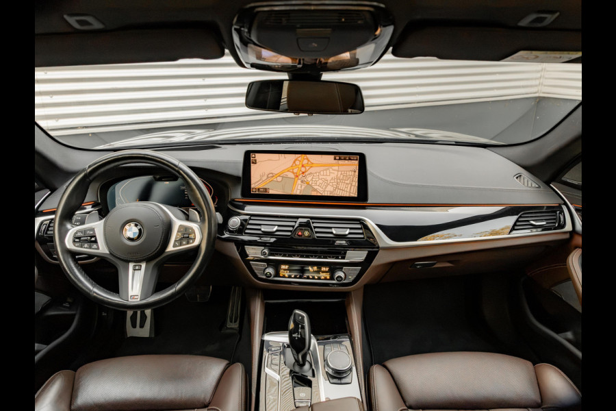 BMW 5 Serie Touring 540i xDrive M-Sport Pro - Pano - Trekhaak - Nappa - Standkachel - Stoelventilatie