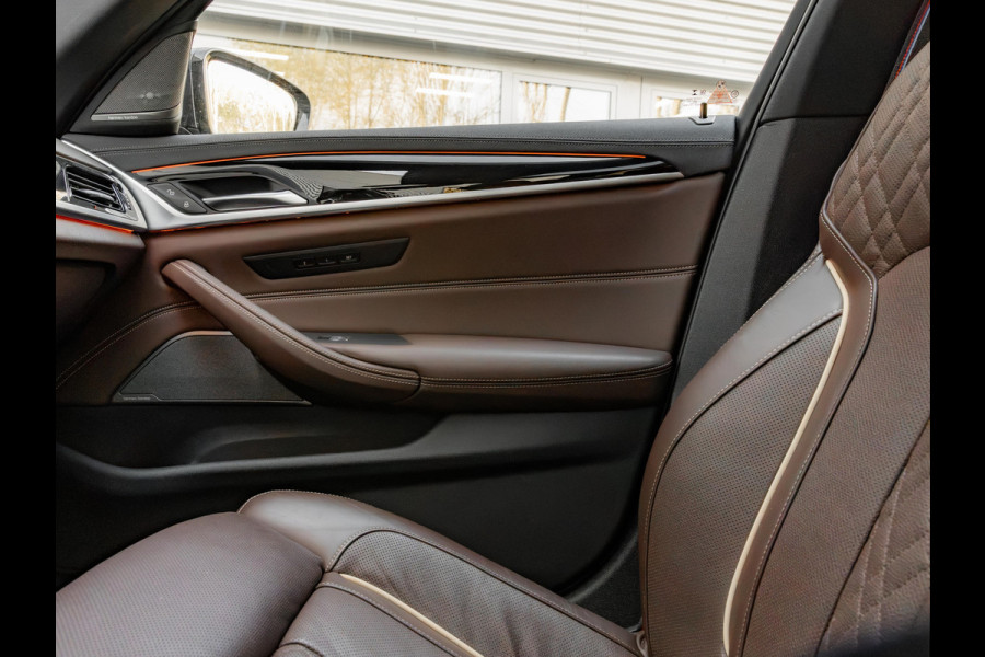 BMW 5 Serie Touring 540i xDrive M-Sport Pro - Pano - Trekhaak - Nappa - Standkachel - Stoelventilatie