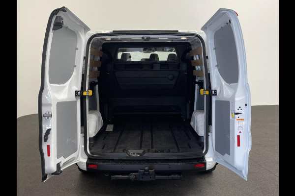 Ford Transit Custom 300 2.0 TDCI L2H1 Trend Dubbele Cabine Automaat Navigatie Airco Navigatie Bluetooth Trekhaak Parkeercamera Parkeersensoren voor en achter