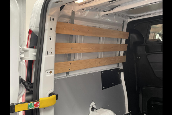 Ford Transit Custom 300 2.0 TDCI L2H1 Trend Dubbele Cabine Automaat Navigatie Airco Navigatie Bluetooth Trekhaak Parkeercamera Parkeersensoren voor en achter