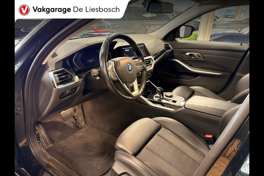 BMW 3 Serie Touring 330e Business Edition Plus / trekhaak / sportstoelen / cruise