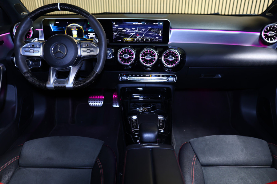 Mercedes-Benz A-Klasse AMG 35 4MATIC PANO NAVI CAMERA VIRTUAL CRUISE CLIMA SFEER STOELVW BT '19