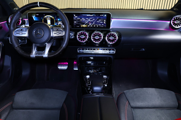 Mercedes-Benz A-Klasse AMG 35 4MATIC PANO NAVI CAMERA VIRTUAL CRUISE CLIMA SFEER STOELVW BT '19