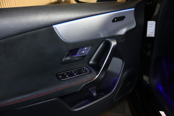 Mercedes-Benz A-Klasse AMG 35 4MATIC PANO NAVI CAMERA VIRTUAL CRUISE CLIMA SFEER STOELVW BT '19