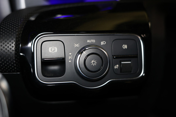 Mercedes-Benz A-Klasse AMG 35 4MATIC PANO NAVI CAMERA VIRTUAL CRUISE CLIMA SFEER STOELVW BT '19