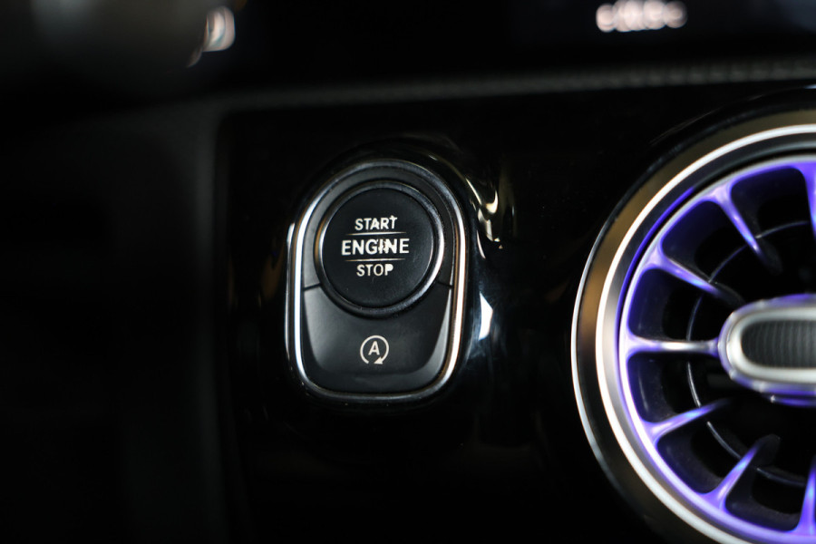 Mercedes-Benz A-Klasse AMG 35 4MATIC PANO NAVI CAMERA VIRTUAL CRUISE CLIMA SFEER STOELVW BT '19