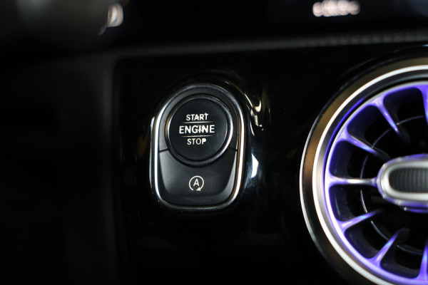 Mercedes-Benz A-Klasse AMG 35 4MATIC PANO NAVI CAMERA VIRTUAL CRUISE CLIMA SFEER STOELVW BT '19