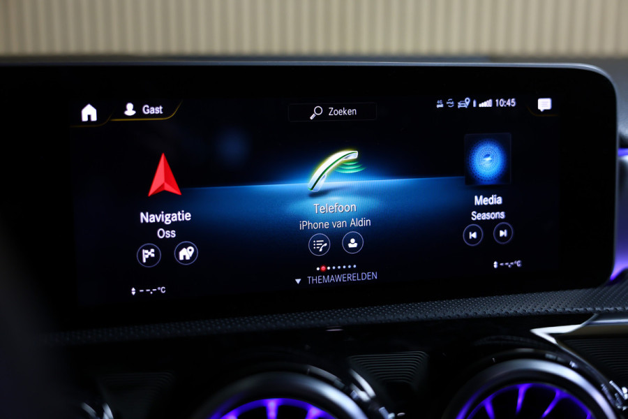 Mercedes-Benz A-Klasse AMG 35 4MATIC PANO NAVI CAMERA VIRTUAL CRUISE CLIMA SFEER STOELVW BT '19