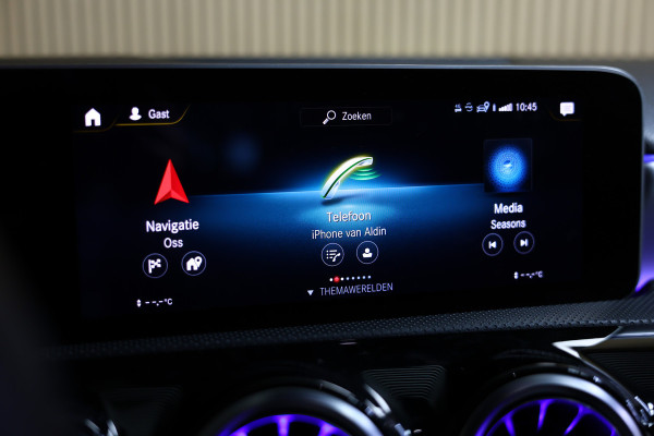 Mercedes-Benz A-Klasse AMG 35 4MATIC PANO NAVI CAMERA VIRTUAL CRUISE CLIMA SFEER STOELVW BT '19