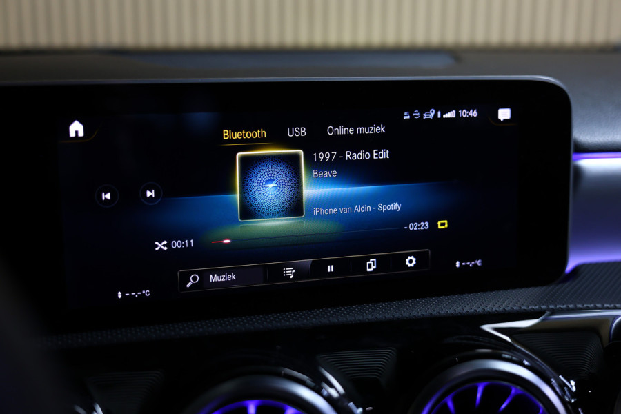 Mercedes-Benz A-Klasse AMG 35 4MATIC PANO NAVI CAMERA VIRTUAL CRUISE CLIMA SFEER STOELVW BT '19