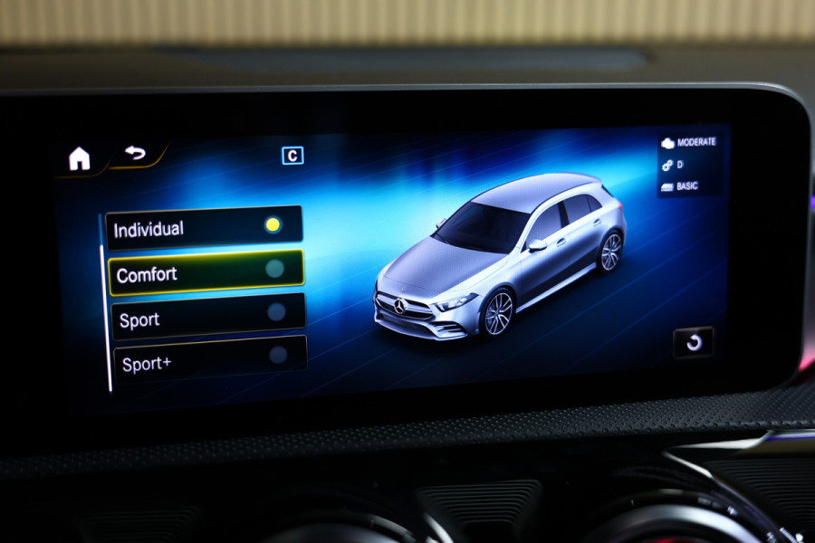 Mercedes-Benz A-Klasse AMG 35 4MATIC PANO NAVI CAMERA VIRTUAL CRUISE CLIMA SFEER STOELVW BT '19