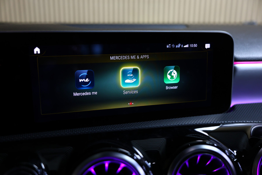 Mercedes-Benz A-Klasse AMG 35 4MATIC PANO NAVI CAMERA VIRTUAL CRUISE CLIMA SFEER STOELVW BT '19