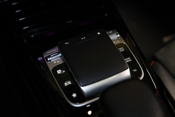 Mercedes-Benz A-Klasse AMG 35 4MATIC PANO NAVI CAMERA VIRTUAL CRUISE CLIMA SFEER STOELVW BT '19