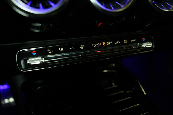 Mercedes-Benz A-Klasse AMG 35 4MATIC PANO NAVI CAMERA VIRTUAL CRUISE CLIMA SFEER STOELVW BT '19
