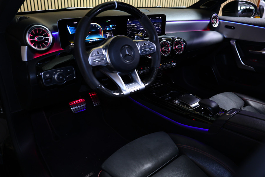 Mercedes-Benz A-Klasse AMG 35 4MATIC PANO NAVI CAMERA VIRTUAL CRUISE CLIMA SFEER STOELVW BT '19