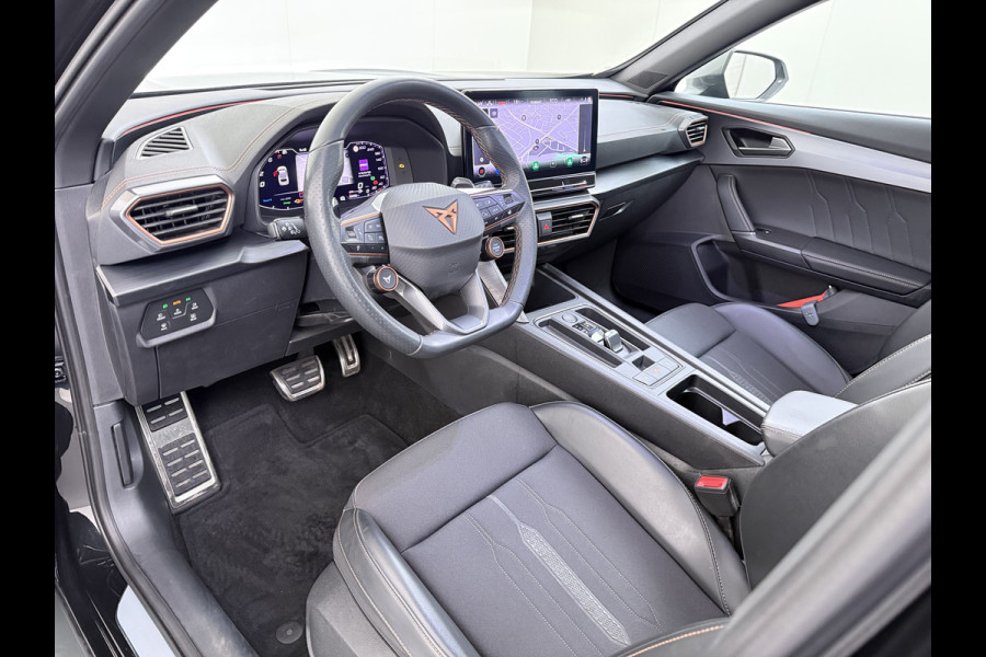 CUPRA Formentor 1.4T 245PK e-Hybrid VZ Performance SOH 100% Trekhaak Panoramadak Adap.Cruise Stoel+Stuurverwarming Elek.Achterklep 3-Zone Ecc Na Apple Carplay/Android Auto DAB Isofix Licht-/regensensor Draadloze lader Dodehoekdetectie File assistent 1e Eigenaar Origineel Nederlandse Auto