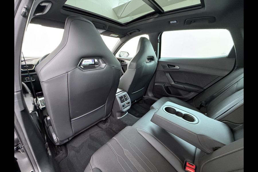 CUPRA Formentor 1.4T 245PK e-Hybrid VZ Performance SOH 100% Trekhaak Panoramadak Adap.Cruise Stoel+Stuurverwarming Elek.Achterklep 3-Zone Ecc Na Apple Carplay/Android Auto DAB Isofix Licht-/regensensor Draadloze lader Dodehoekdetectie File assistent 1e Eigenaar Origineel Nederlandse Auto