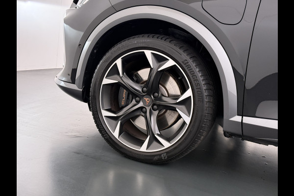 CUPRA Formentor 1.4T 245PK e-Hybrid VZ Performance SOH 100% Trekhaak Panoramadak Adap.Cruise Stoel+Stuurverwarming Elek.Achterklep 3-Zone Ecc Na Apple Carplay/Android Auto DAB Isofix Licht-/regensensor Draadloze lader Dodehoekdetectie File assistent 1e Eigenaar Origineel Nederlandse Auto