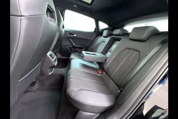 CUPRA Formentor 1.4T 245PK e-Hybrid VZ Performance SOH 100% Trekhaak Panoramadak Adap.Cruise Stoel+Stuurverwarming Elek.Achterklep 3-Zone Ecc Na Apple Carplay/Android Auto DAB Isofix Licht-/regensensor Draadloze lader Dodehoekdetectie File assistent 1e Eigenaar Origineel Nederlandse Auto