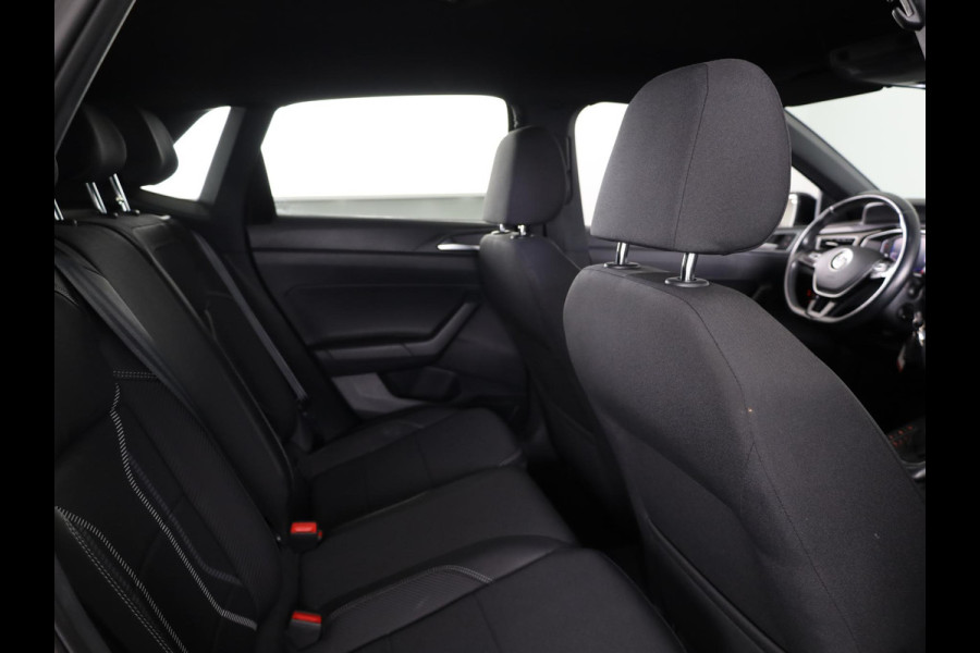 Volkswagen Polo 1.5 TSI Highline Business R 150 PK | Automaat (DSG) | Navigatie | Digitaal dashboard | Led | Parkeersensoren