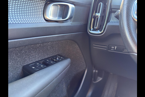 Volvo XC40 1.5 T3 R-Design | Camera | Stoel/Stuurverwarming | Led | Cruise Adaptief | Digital Dashboard |