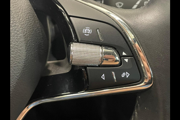 Škoda Superb Combi 1.4 TSI iV Business Edition PHEV Automaat Navigatie Stoelverwarming Voor en Achter Draadloze Telefoonlader Stuurverwarming Cruise Control Elektrisch Verstelbare Stoelen Apple CarPlay