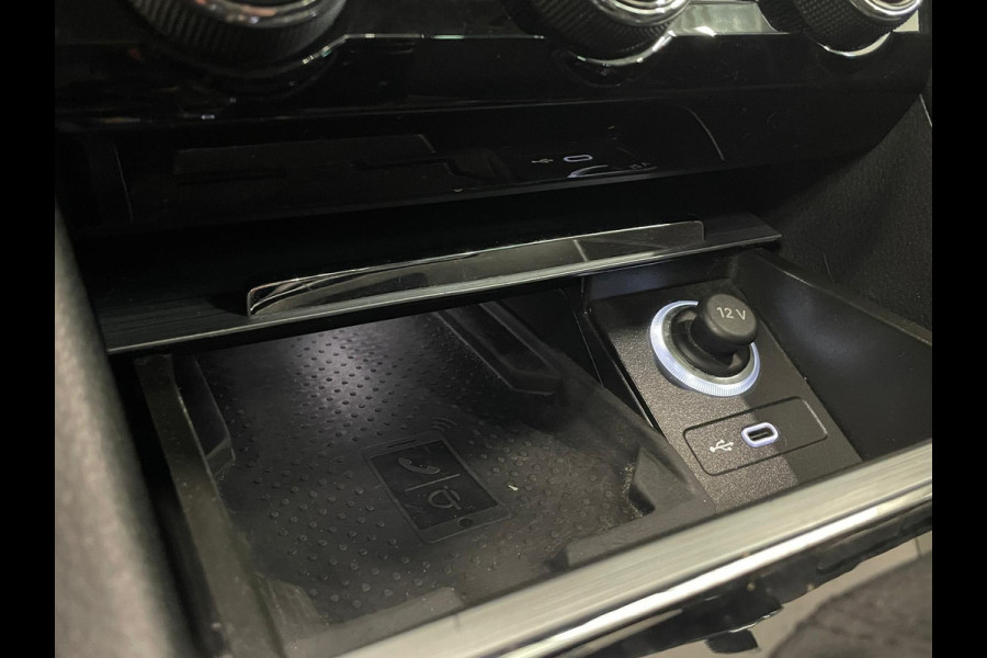 Škoda Superb Combi 1.4 TSI iV Business Edition PHEV Automaat Navigatie Stoelverwarming Voor en Achter Draadloze Telefoonlader Stuurverwarming Cruise Control Elektrisch Verstelbare Stoelen Apple CarPlay