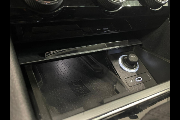 Škoda Superb Combi 1.4 TSI iV Business Edition PHEV Automaat Navigatie Stoelverwarming Voor en Achter Draadloze Telefoonlader Stuurverwarming Cruise Control Elektrisch Verstelbare Stoelen Apple CarPlay