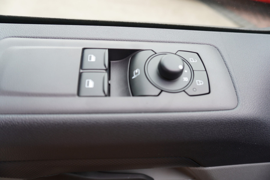 Ford Transit Custom 320L 2.0 TDCI 136PK L2H1 Trend Achterklep Schuifdeur L / R Nr. V040 | Airco | Cruise | Camera |  Apple CP | LM Velgen