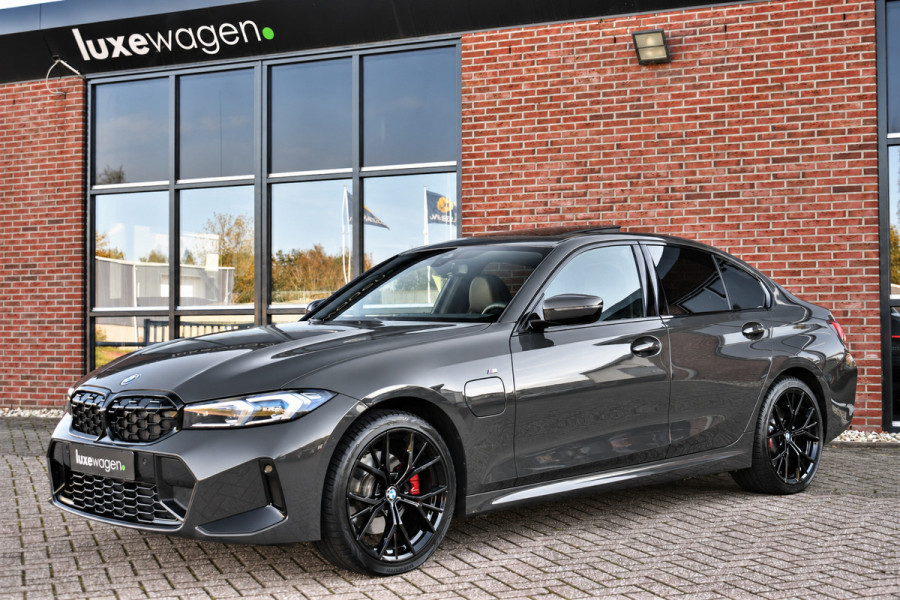 BMW 3-serie 330e M-Sport Dravit E-Dak Trekh E-zetels 19inch HUD Adp-onderstel