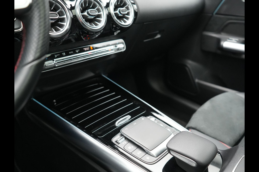 Mercedes-Benz GLA 250 e AMG Line PHEV 218pk Dealer O.H | Panodak | Camera | Alcantara Sportstoelen Memory & Verwarmd | Keyless | Apple Carplay | Cruise Control | Sfeerverlichting | Virtual | DAB | Navigatie | 19"L.M | Plug In Hybrid |