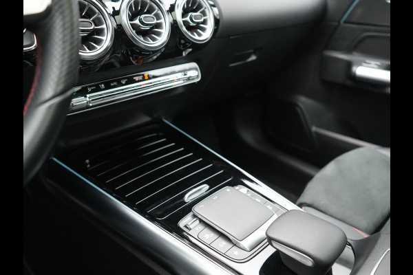 Mercedes-Benz GLA 250 e AMG Line PHEV 218pk Dealer O.H | Panodak | Camera | Alcantara Sportstoelen Memory & Verwarmd | Keyless | Apple Carplay | Cruise Control | Sfeerverlichting | Virtual | DAB | Navigatie | 19"L.M | Plug In Hybrid |