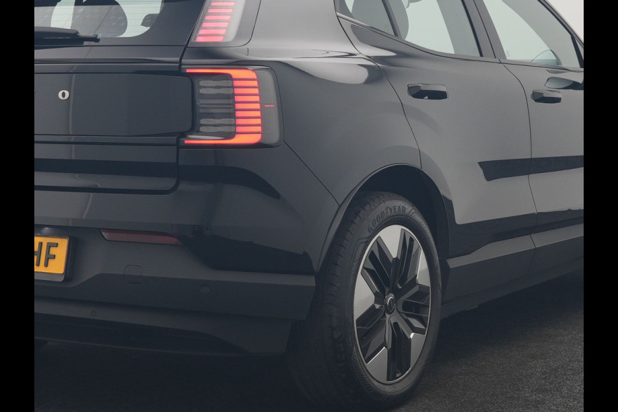 Volvo EX30 Single Motor Core 51 kWh | Adaptive Cruise | Camera | Stoelen & Stuur Verwarmd | Blis | Apple Carplay | Navigatie | DAB | 18"L.M |