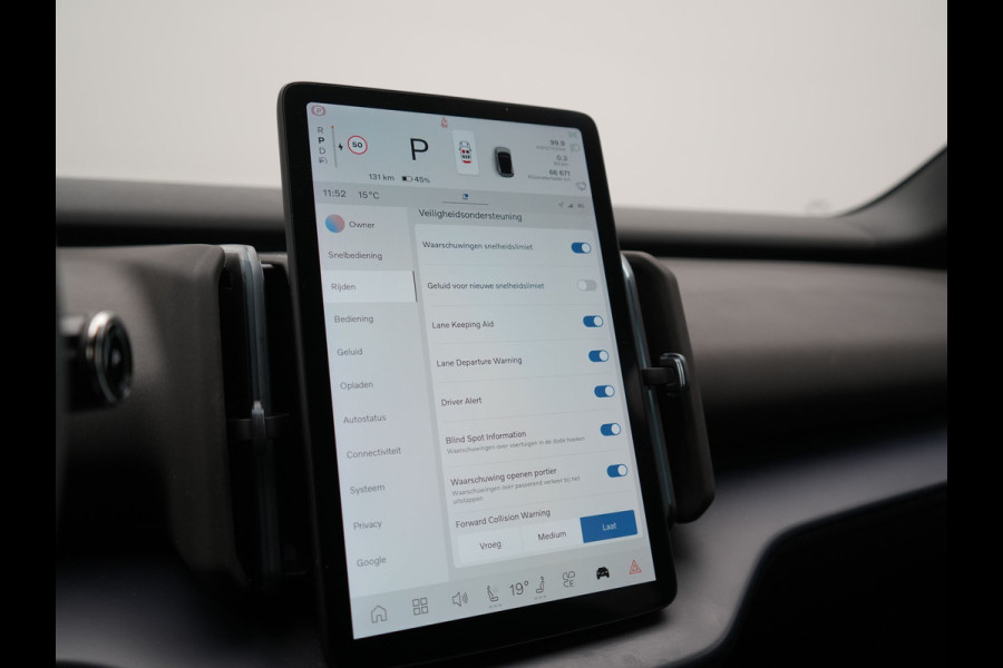 Volvo EX30 Single Motor Core 51 kWh | Adaptive Cruise | Camera | Stoelen & Stuur Verwarmd | Blis | Apple Carplay | Navigatie | DAB | 18"L.M |