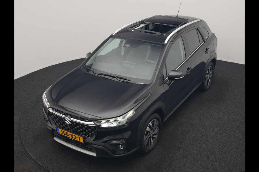 Suzuki S-Cross 1.5 AllGrip Style MHEV 115pk Dealer O.H | Panodak | Adaptive Cruise | 360 Camera | Keyless | Sportstoelen Verwarmd | Blis | Apple Carplay | DAB | Navigatie | 17"L.M |