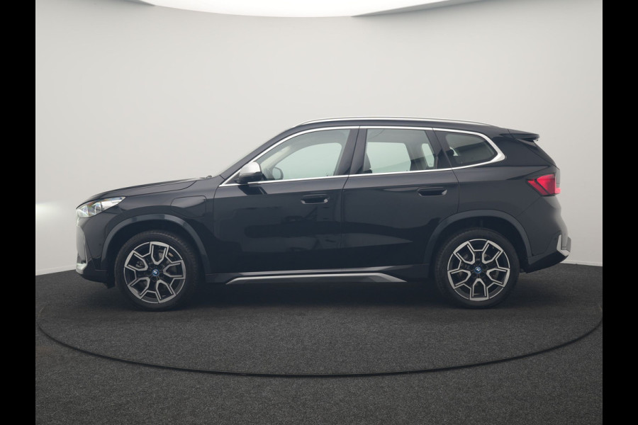 BMW X1 xDrive25e PHEV 245pk Dealer O.H | Trekhaak Af Fabriek | Adaptive Cruise | 360 Camera | Head Up | Harman / Kardon | Sportstoelen Memory & Massage | Stoelen & Stuur Verwarmd | Apple Carplay | DAB | Navigatie | Virtual | 19"L.M | Plug In Hybrid |