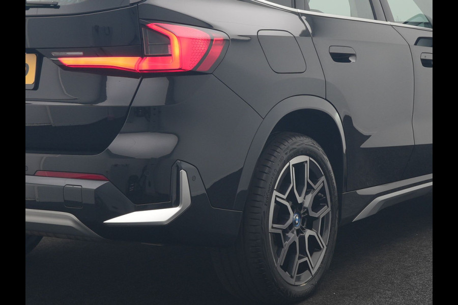 BMW X1 xDrive25e PHEV 245pk Dealer O.H | Trekhaak Af Fabriek | Adaptive Cruise | 360 Camera | Head Up | Harman / Kardon | Sportstoelen Memory & Massage | Stoelen & Stuur Verwarmd | Apple Carplay | DAB | Navigatie | Virtual | 19"L.M | Plug In Hybrid |