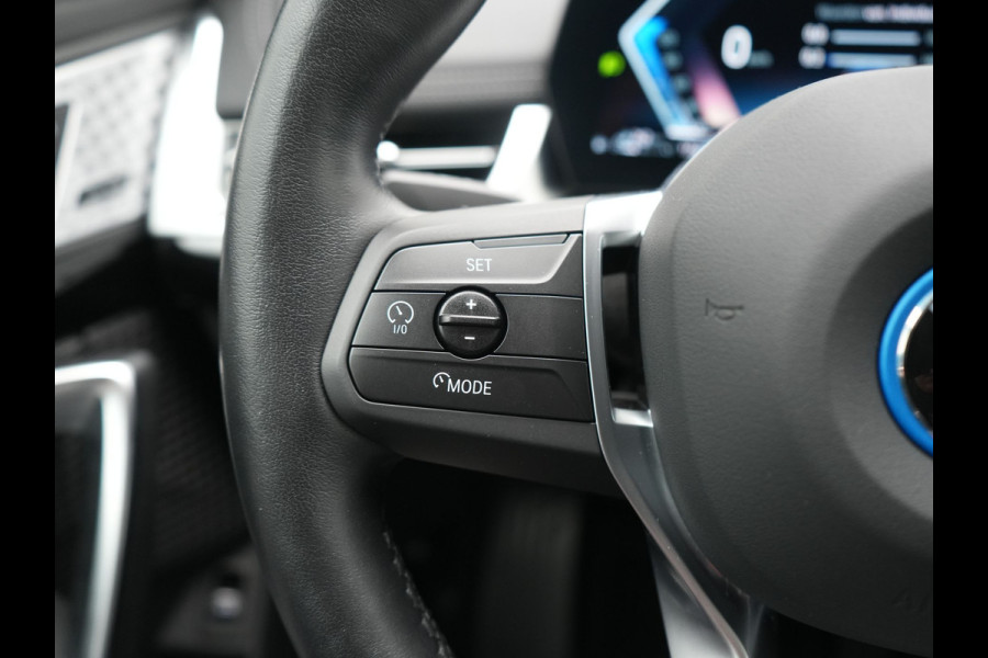 BMW X1 xDrive25e PHEV 245pk Dealer O.H | Trekhaak Af Fabriek | Adaptive Cruise | 360 Camera | Head Up | Harman / Kardon | Sportstoelen Memory & Massage | Stoelen & Stuur Verwarmd | Apple Carplay | DAB | Navigatie | Virtual | 19"L.M | Plug In Hybrid |