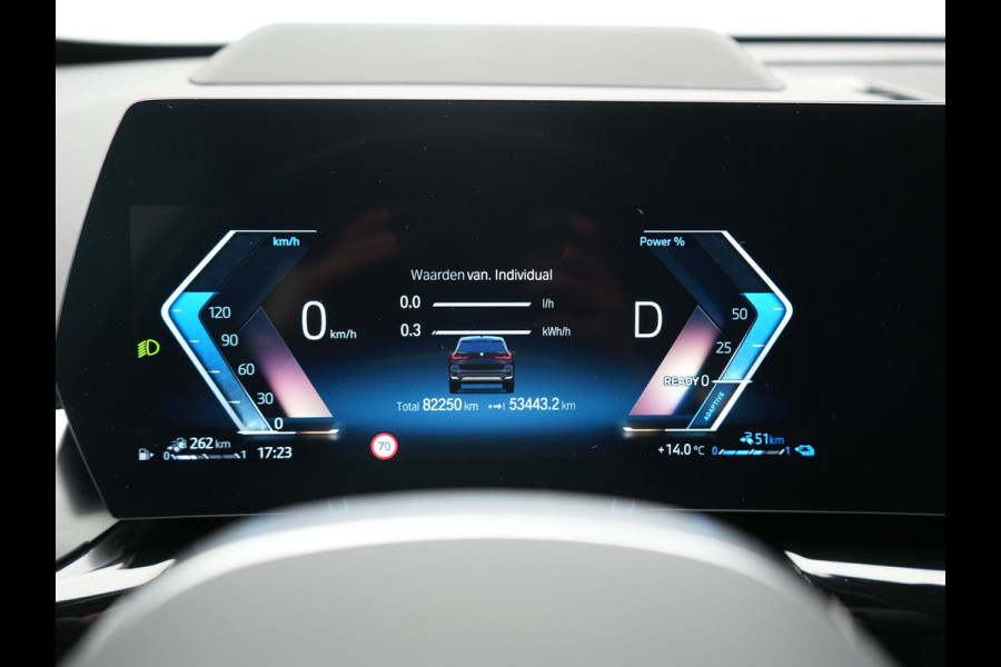 BMW X1 xDrive25e PHEV 245pk Dealer O.H | Trekhaak Af Fabriek | Adaptive Cruise | 360 Camera | Head Up | Harman / Kardon | Sportstoelen Memory & Massage | Stoelen & Stuur Verwarmd | Apple Carplay | DAB | Navigatie | Virtual | 19"L.M | Plug In Hybrid |