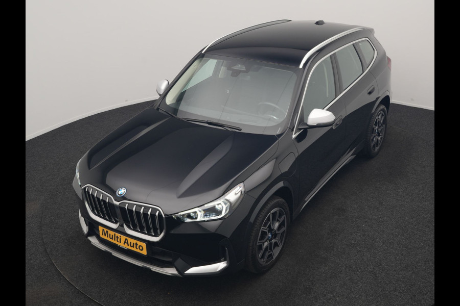 BMW X1 xDrive25e PHEV 245pk Dealer O.H | Trekhaak Af Fabriek | Adaptive Cruise | 360 Camera | Head Up | Harman / Kardon | Sportstoelen Memory & Massage | Stoelen & Stuur Verwarmd | Apple Carplay | DAB | Navigatie | Virtual | 19"L.M | Plug In Hybrid |