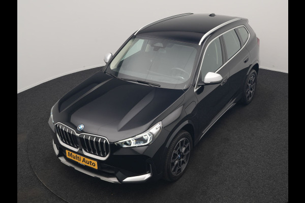 BMW X1 xDrive25e PHEV 245pk Dealer O.H | Trekhaak Af Fabriek | Adaptive Cruise | 360 Camera | Head Up | Harman / Kardon | Sportstoelen Memory & Massage | Stoelen & Stuur Verwarmd | Apple Carplay | DAB | Navigatie | Virtual | 19"L.M | Plug In Hybrid |