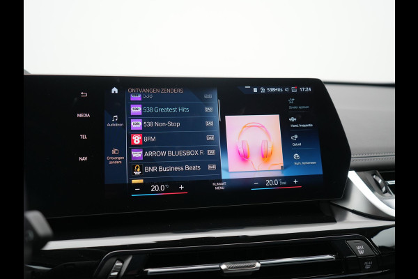 BMW X1 xDrive25e PHEV 245pk Dealer O.H | Trekhaak Af Fabriek | Adaptive Cruise | 360 Camera | Head Up | Harman / Kardon | Sportstoelen Memory & Massage | Stoelen & Stuur Verwarmd | Apple Carplay | DAB | Navigatie | Virtual | 19"L.M | Plug In Hybrid |