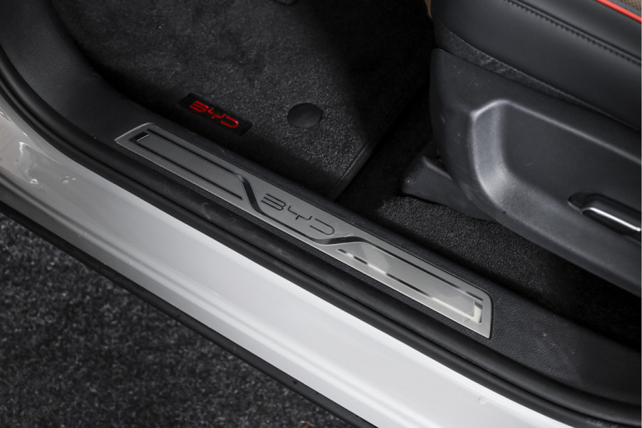 BYD SEAL U 1.5 DM-i FWD Comfort | 125KM Elektrisch | S/K-Panodak | 360 Camera | Carplay/Android | Adapt. Cruise | Elek. Klep | Infinity audio | 19" | 9845
