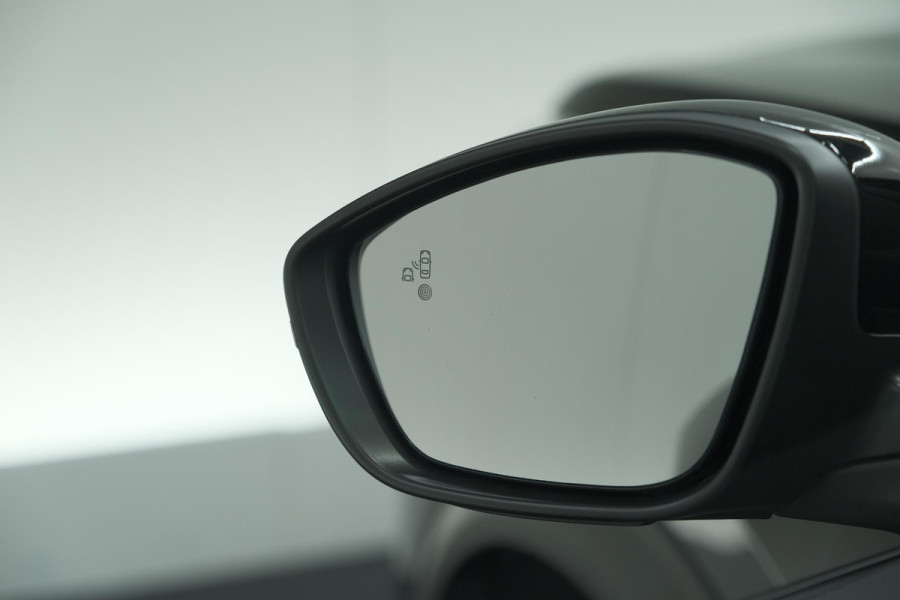 Peugeot 2008 1.2 Hybrid 145 Allure | 360 Camera | Adaptieve Cruise Control | Navigatie | Dodehoekdetectie