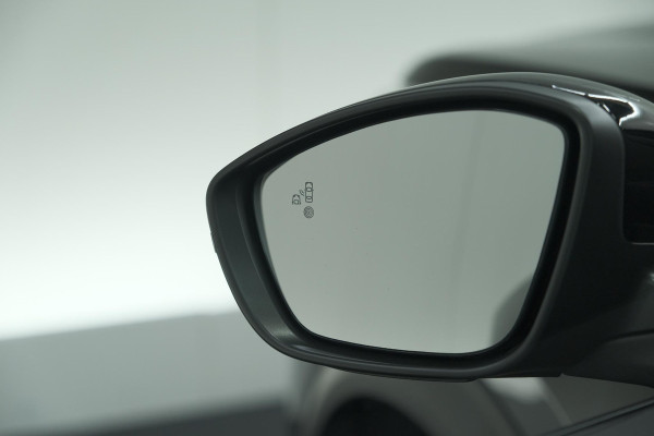 Peugeot 2008 1.2 Hybrid 145 Allure | 360 Camera | Adaptieve Cruise Control | Navigatie | Dodehoekdetectie