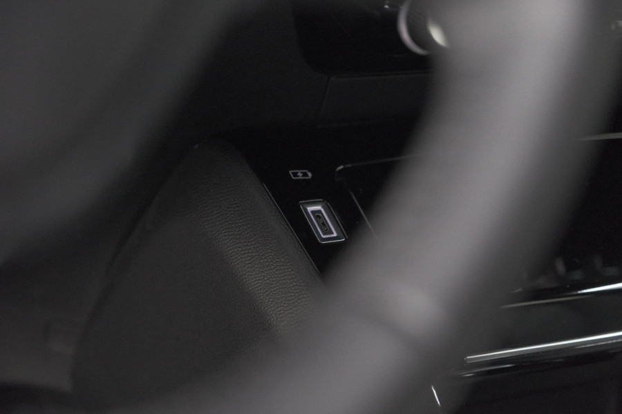 Peugeot 2008 1.2 Hybrid 145 Allure | 360 Camera | Adaptieve Cruise Control | Navigatie | Dodehoekdetectie