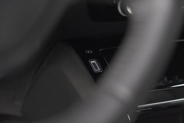 Peugeot 2008 1.2 Hybrid 145 Allure | 360 Camera | Adaptieve Cruise Control | Navigatie | Dodehoekdetectie